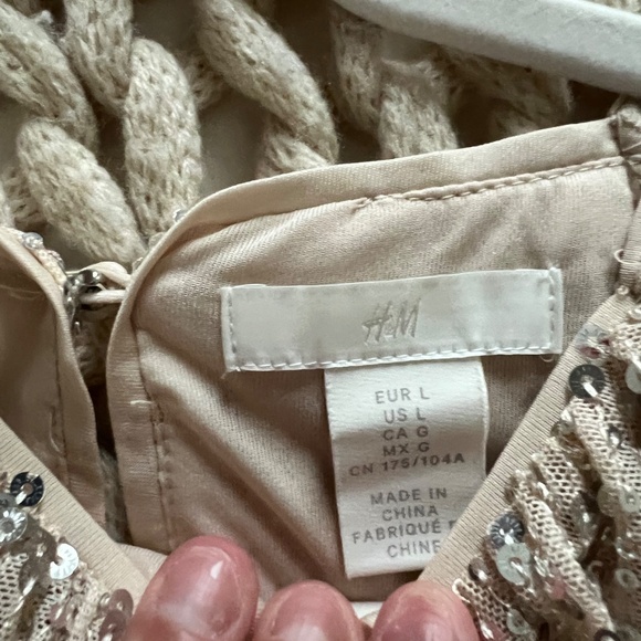 HM Gold Sequin Cropped Top - Picture 2 of 2